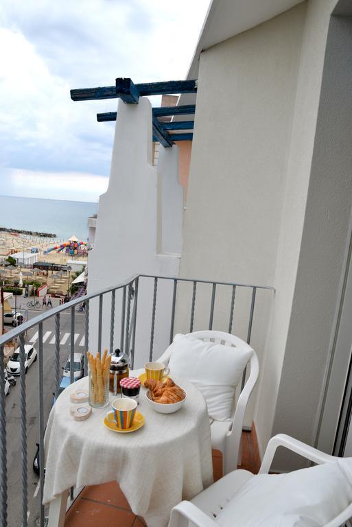 Residence Mediterraneo Rimini Eksteriør bilde