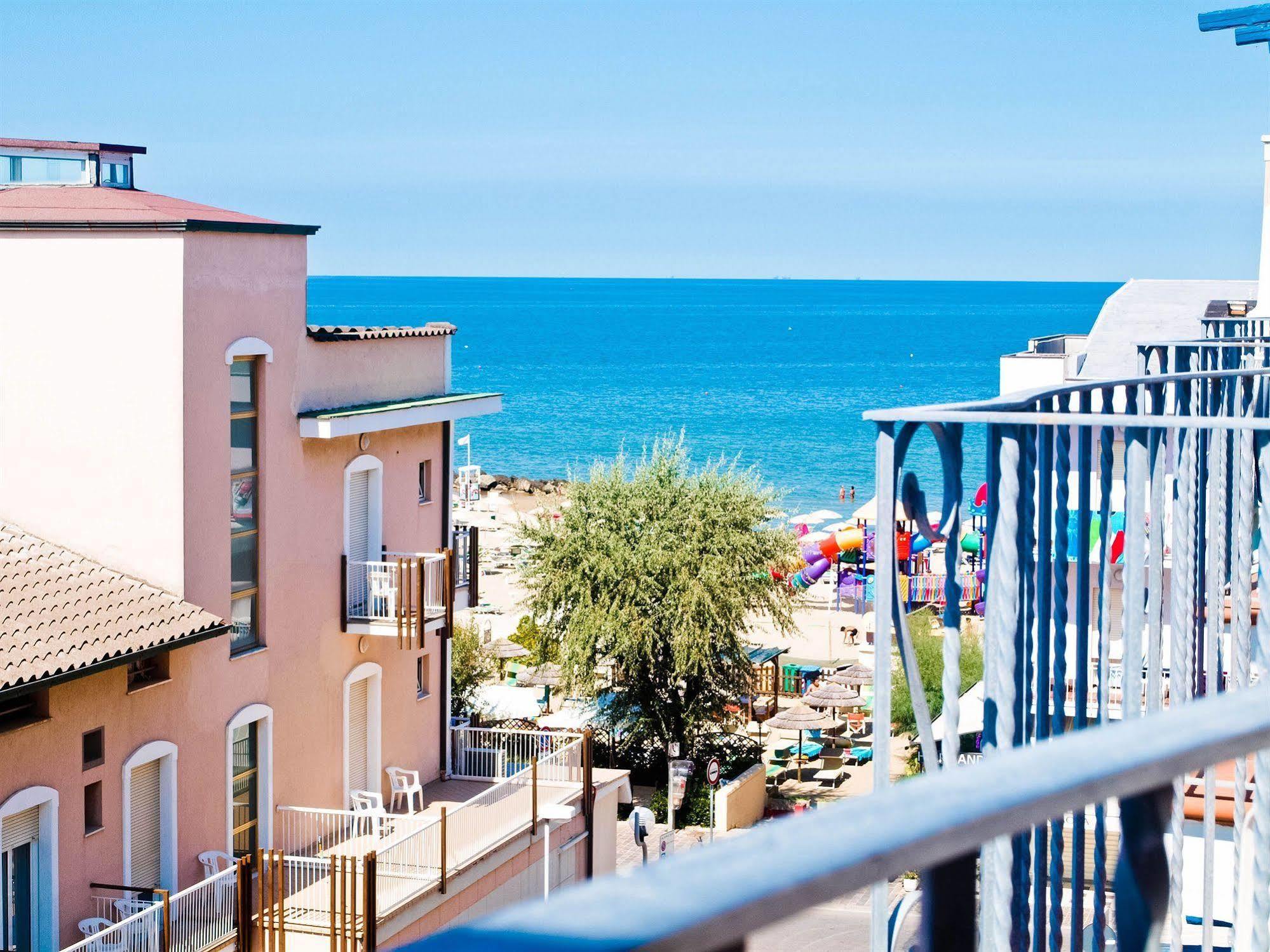 Residence Mediterraneo Rimini Eksteriør bilde
