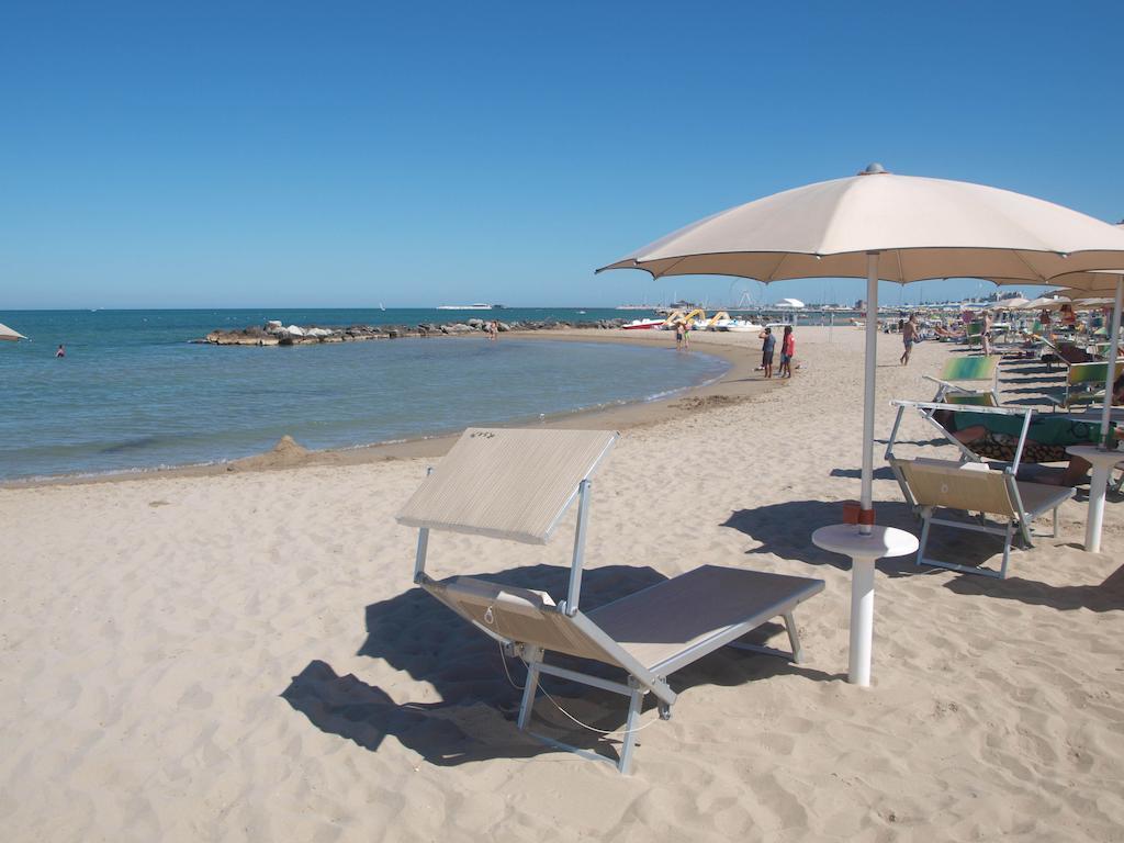 Residence Mediterraneo Rimini Eksteriør bilde